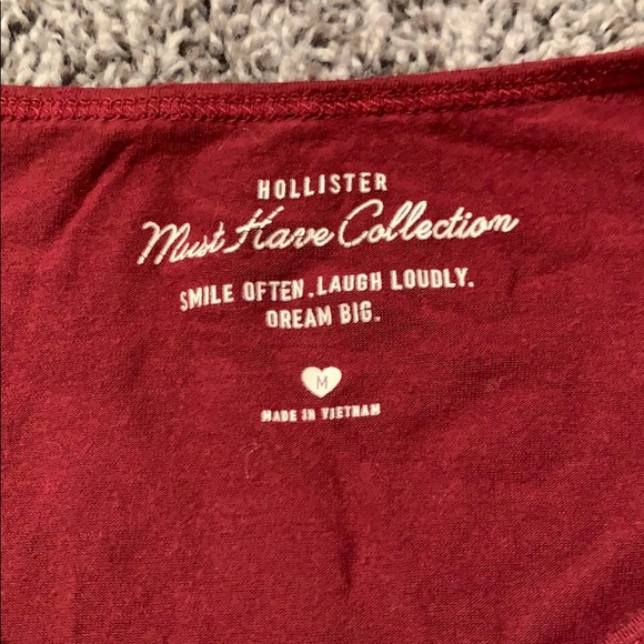 HOLLISTER 2 maroon shirts long sleeve&short sleeve - Picture 3 of 3